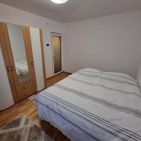 Apartament Chaplins 3 Camere Piatra Neamt Luaran gambar