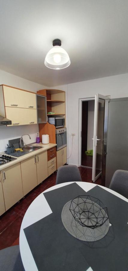 Apartament Chaplins 3 Camere Piatra Neamt Luaran gambar