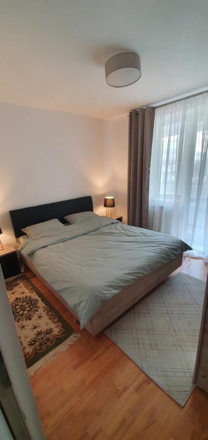 Apartament Chaplins 3 Camere Piatra Neamt Luaran gambar