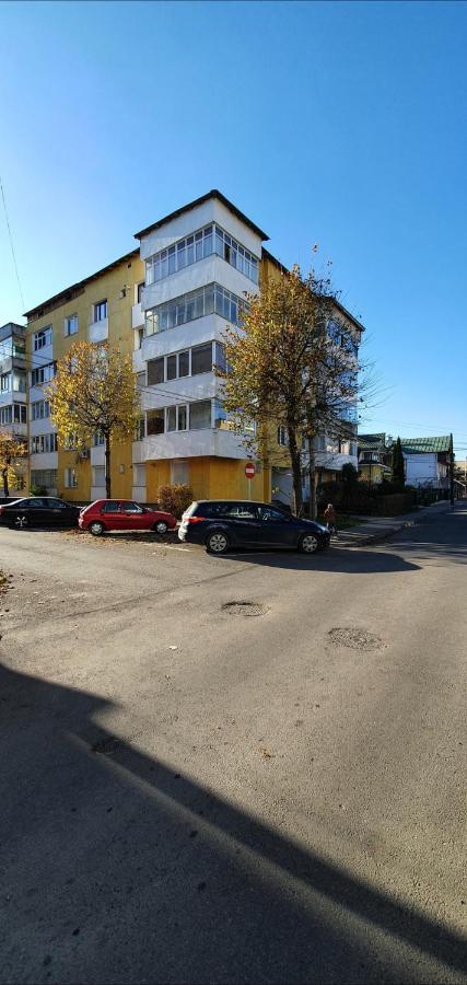 Apartament Chaplins 3 Camere Piatra Neamt Luaran gambar