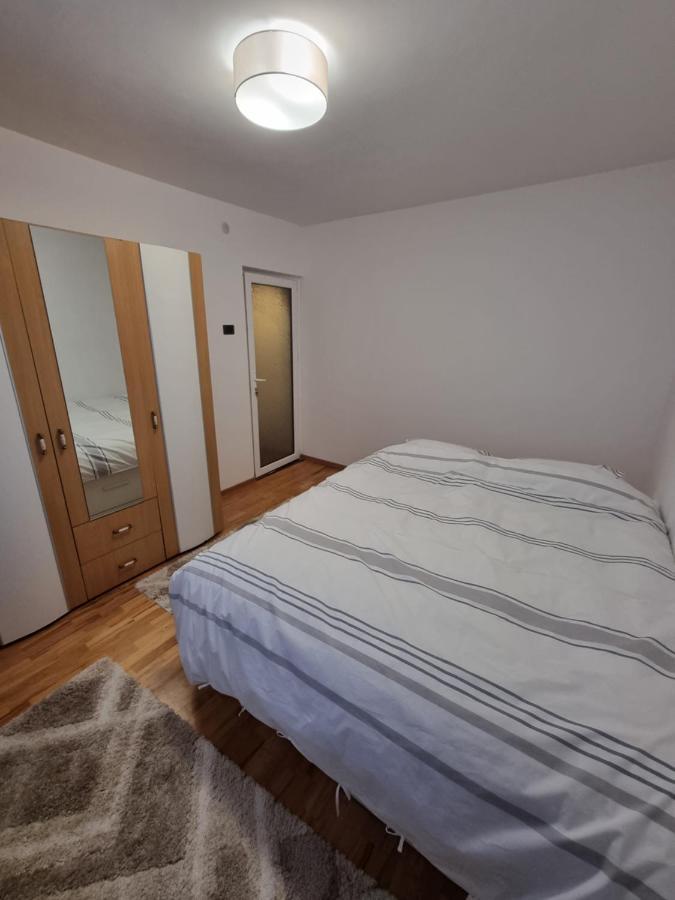 Apartament Chaplins 3 Camere Piatra Neamt Luaran gambar